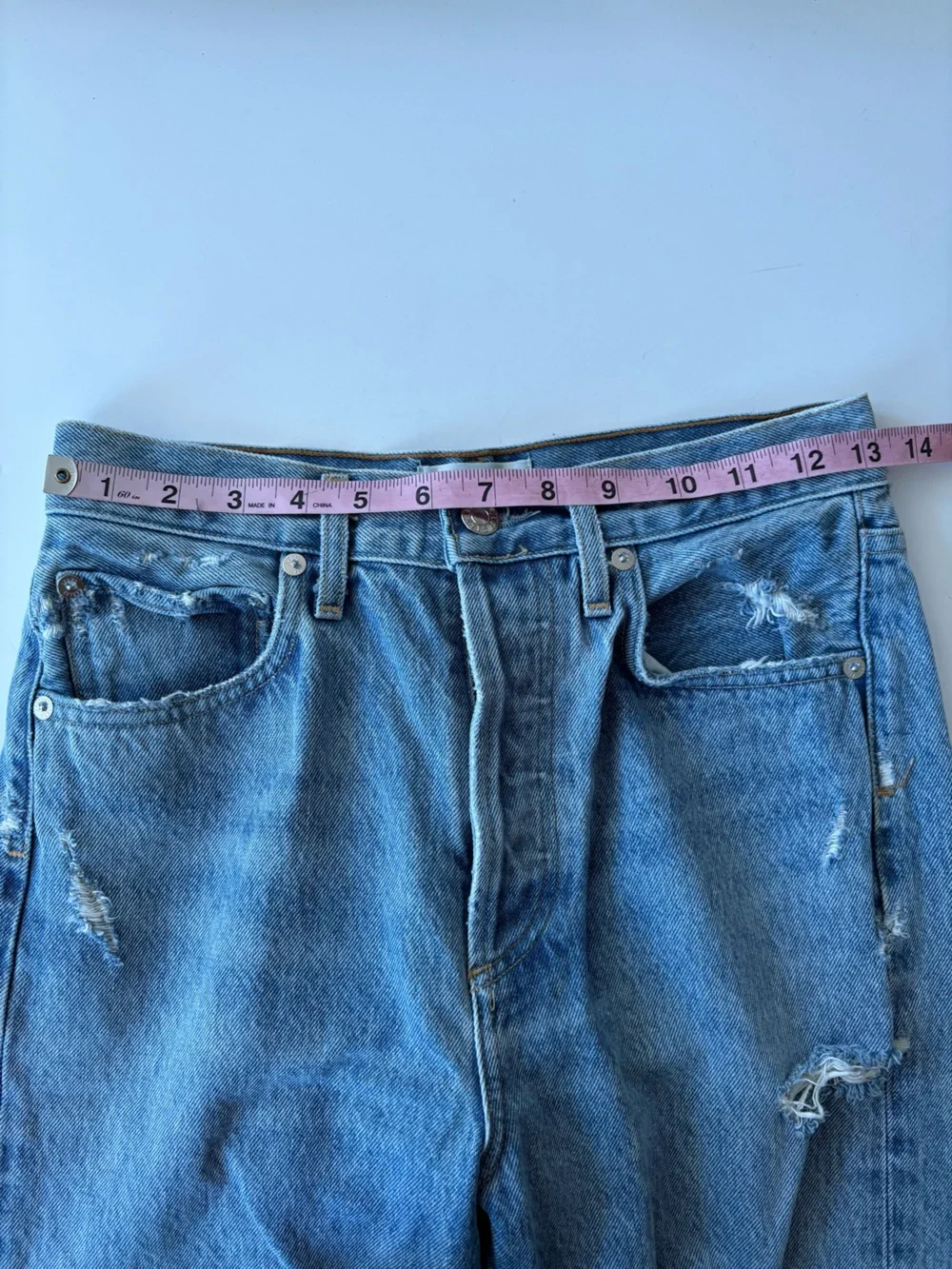 AGOLDE || 90's Mid Rise Loose Fit Jeans in Fall Out Distressed Blue 24